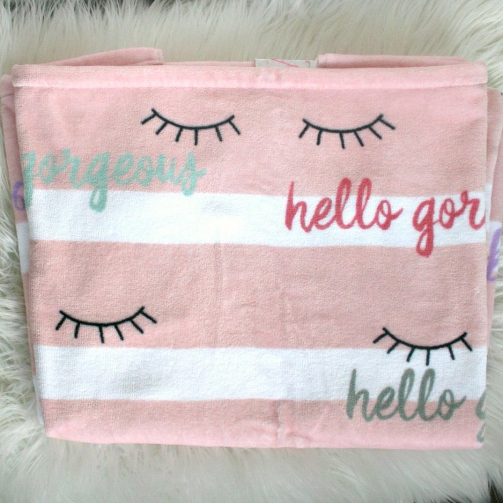 2 towels hand and bath"Hello Gorgeous" eyes  NEW
